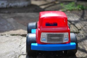 <img300*0:stuff/Red_truck.jpg>