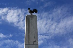 <img300*0:http://elftown.heddate.com/stuff/Right_Side_View_of_Rooster_Statue.jpg>