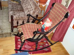 <img300*0:stuff/Rocking_Chair.jpg>