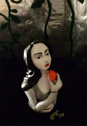 <img300*0:stuff/Snow_White%3a_Fairest.jpg>