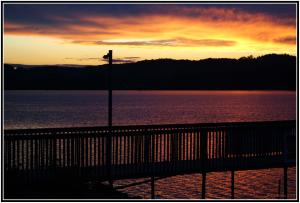 <img300*0:http://elftown.heddate.com/stuff/Sunset_behind_bridge_on_water.jpg>
