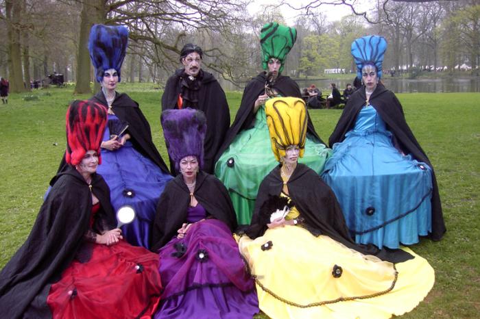 <img700*0:stuff/Thee-Coisies.jpg>