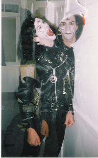 <img200*0:stuff/Tommy%20bites%20Tommy.jpg>