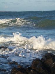 <img0*250:stuff/Waves_Crashing_on_Rocks.jpg>