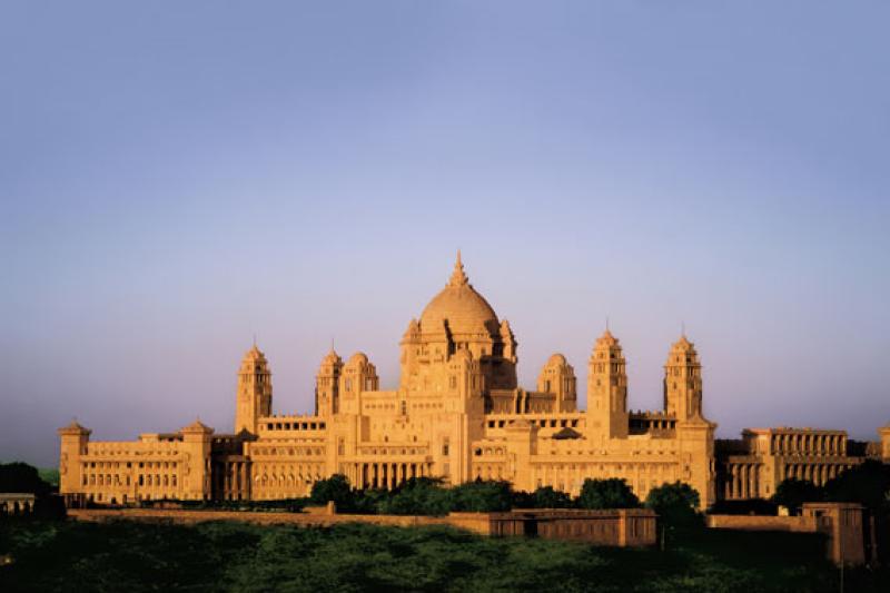 <img800*0:stuff/___%20in%20a%20gorgeous%20castle%20in%20india%20perched%20above%20the%20desert%20city%20of%20jodhpur.jpg>