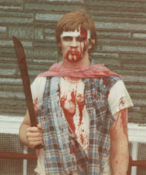 <img500*0:stuff/aj/142240/JRW-aombie-costume.jpg>