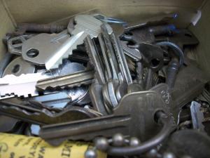 <img300*0:stuff/aj/179797/an_array_of_keys.jpg>