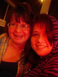 <img200*0:stuff/aj/181716/meandmom.jpg>