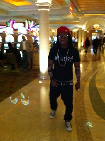 <img:stuff/aj/192159/Weezy%20in%20casino.jpg>