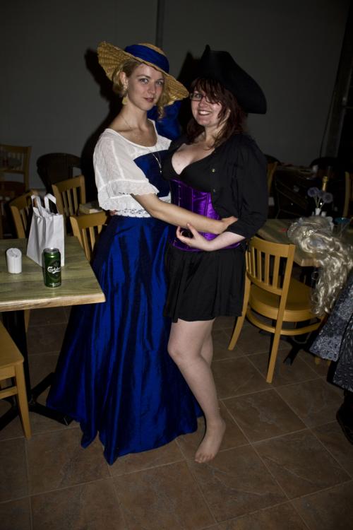 <img500*750:stuff/chimesplaysdressup.jpg>