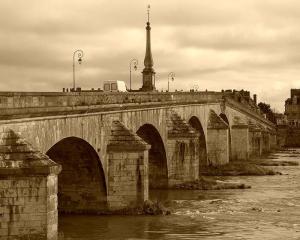 <img300*0:stuff/chrysothsidebr.jpg>