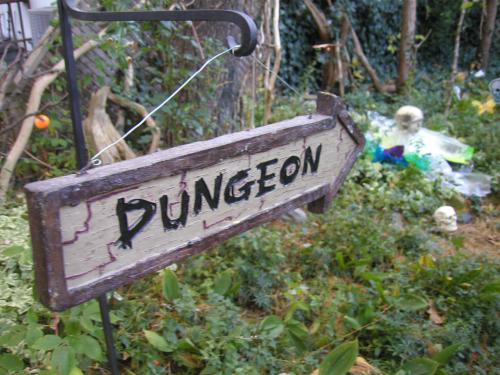<img500*0:stuff/dungeon%20this%20way.JPG>