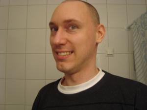 <img300*0:stuff/fake_male_smile.jpg>