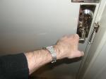 <img150*0:stuff/hand_closing_door..jpg>
