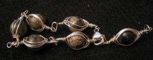 <img300*0:stuff/herringbonewrapbracelet.jpg>