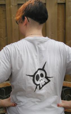 <img0*400:stuff/lite%20grey%20EoWAodh%20shirt%20B1.jpg>