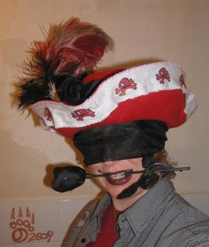 <img300*0:stuff/m%20me%20piratin%20hat1%20S09.jpg>