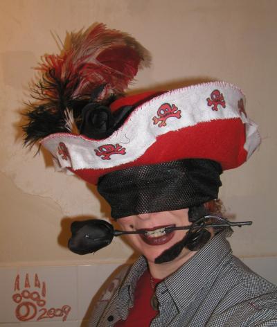 <img400*0:stuff/m%20me%20piratin%20hat1%20S09.jpg>