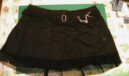 <img0*150:stuff/mini%20skirt.jpg>