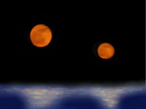 <img600*0:stuff/msorangemoons.jpg>