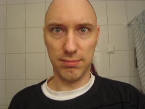 <img300*0:stuff/normal_looking_face.jpg>