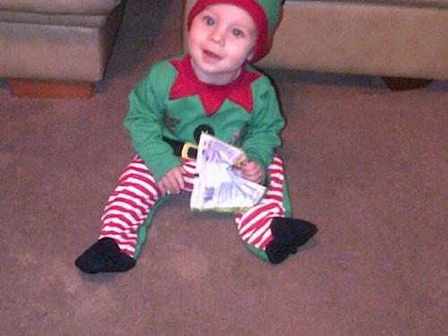 <img500*0:stuff/our_little_elf_wanna_be_.jpg>