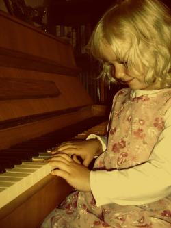 <img250*0:stuff/pfolio-tri-piano.jpg>