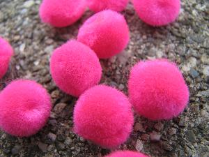 <img300*0:http://elftown.heddate.com/stuff/pinkfluffballs2.jpg>