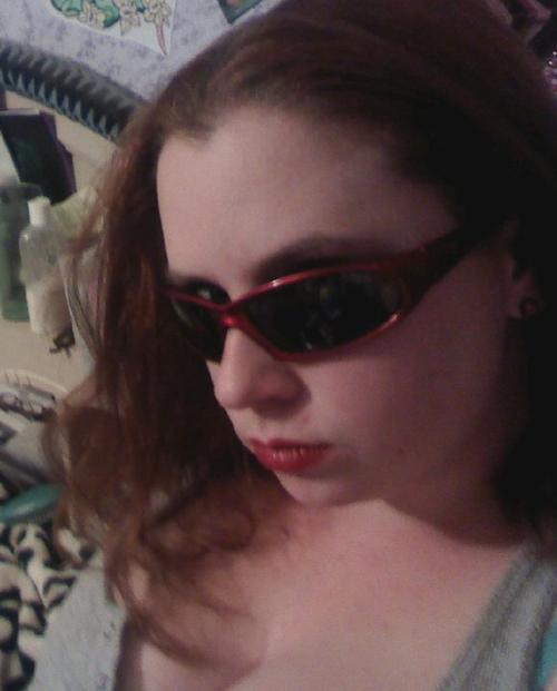<img500*621:stuff/redty.jpg>