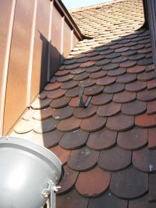 <img0*300:stuff/roof_tiles.jpg>