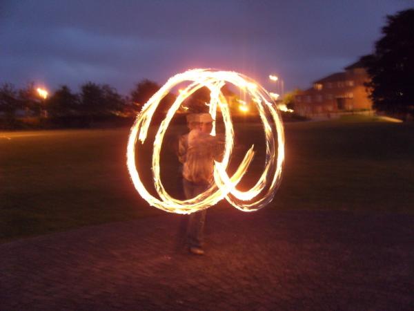 <img600*0:stuff/sarah_l_b_doing_some_fire_poi_.jpg>