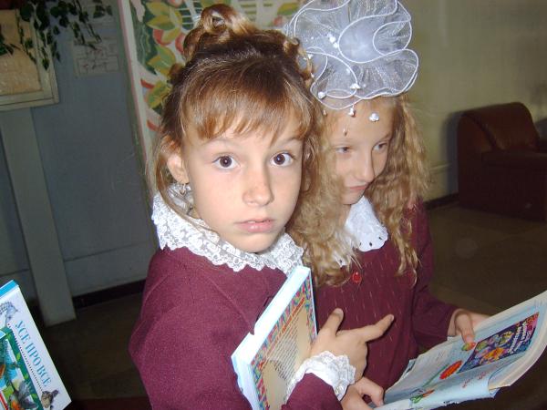 <img600*0:stuff/schoolgirls.jpg>