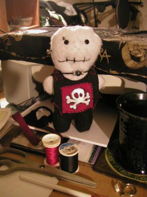 <img0*400:stuff/skulley%20shirt.JPG>