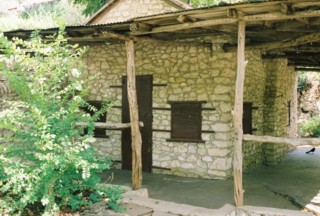 <img:stuff/stonehouse.jpg>