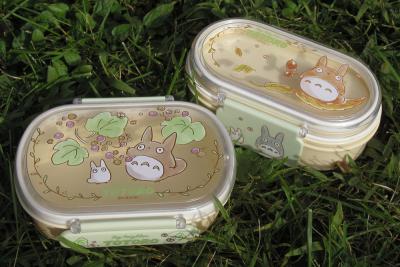 <img400*0:stuff/totoro%20lunch%20boxs.jpg>