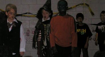 <img0*200:stuff/trillerplay%2012%20dance%201.jpg>