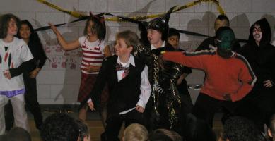 <img0*200:stuff/trillerplay%2019%20dance%208.jpg>