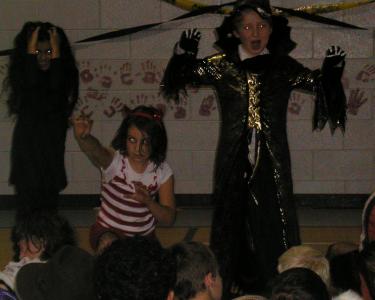 <img0*300:stuff/trillerplay%2020%20dance%209.jpg>