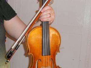 <img300*0:stuff/violabowgripfront.jpg>