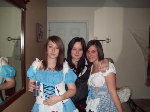<img300*0:stuff/we_got_alice%28kim.jpg>