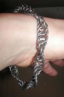 <img0*200:stuff/wench%20braclet.jpg>