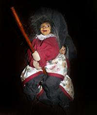 <img200*0:stuff/witchIMGP4176.jpg>