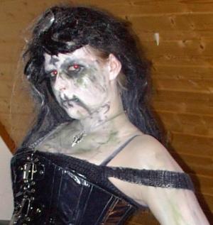 <img300*0:stuff/yiwerra_halloween1.jpg>