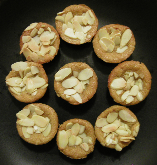 <img:stuff/yule%20almondmufcookiees%2009.jpg>
