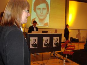 <img300*0:stuff/z/1/Alumni2009/DSC01976.JPG>