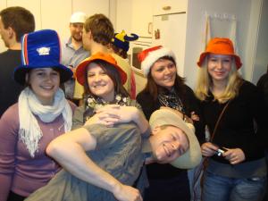 <img300*0:stuff/z/1/CrazyHatParty/DSC09270.JPG>