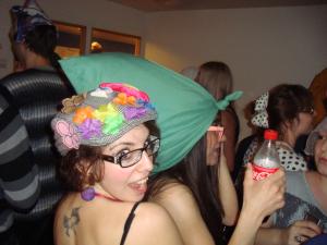 <img300*0:stuff/z/1/CrazyHatParty/DSC09302.JPG>