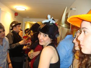 <img300*0:stuff/z/1/CrazyHatParty/DSC09318.JPG>
