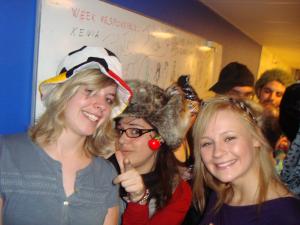 <img300*0:stuff/z/1/CrazyHatParty/DSC09321.JPG>