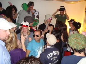 <img300*0:stuff/z/1/CrazyHatParty/DSC09349.JPG>